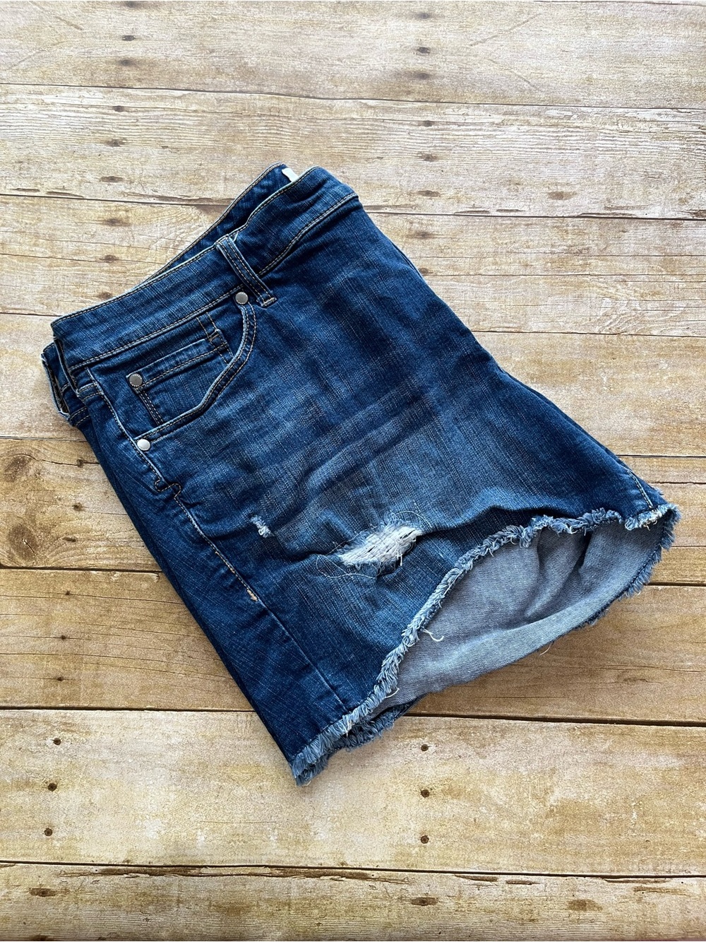 Torrid Dark Blue Distressed Cut Off Denim Jean Shorts EUC Size 20